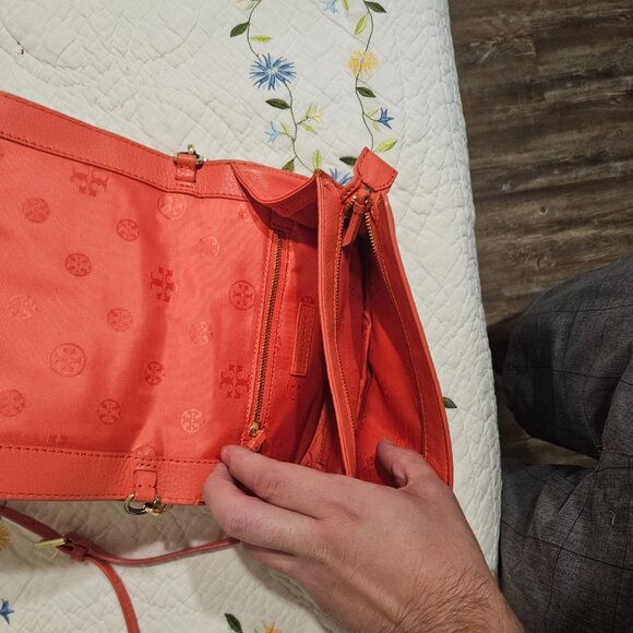 Tory Burch - Landon Hot Pink Corssbody BAg - Picture 3 of 4